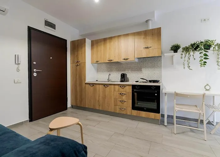 Downtown Urban W Balcony Vol 1 * Bucureşti