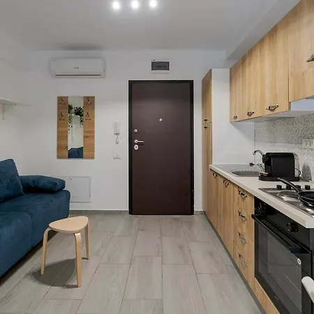 Downtown Urban W Balcony Vol 1 *