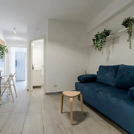 Downtown Urban W Balcony Vol 1 Apartment