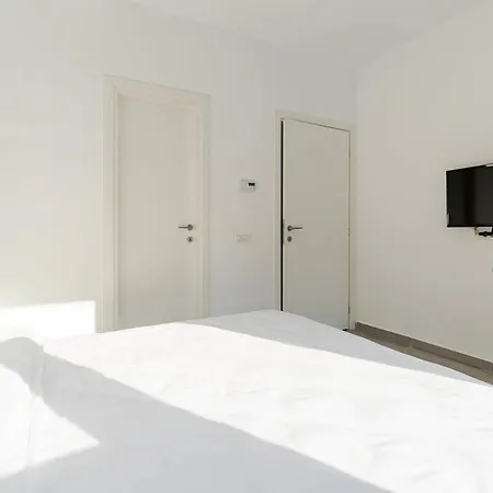 Apartment Downtown Urban W Balcony Vol 1 Bucharest