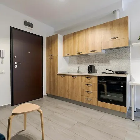 Downtown Urban W Balcony Vol 1 Apartment