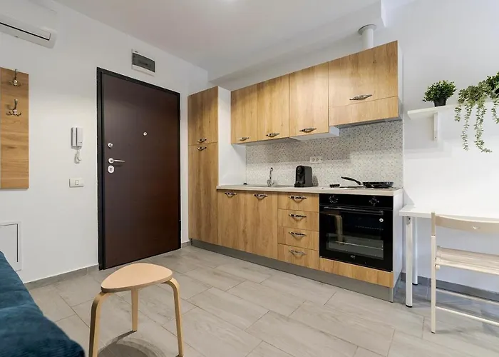 Downtown Urban W Balcony Vol 1 شقة