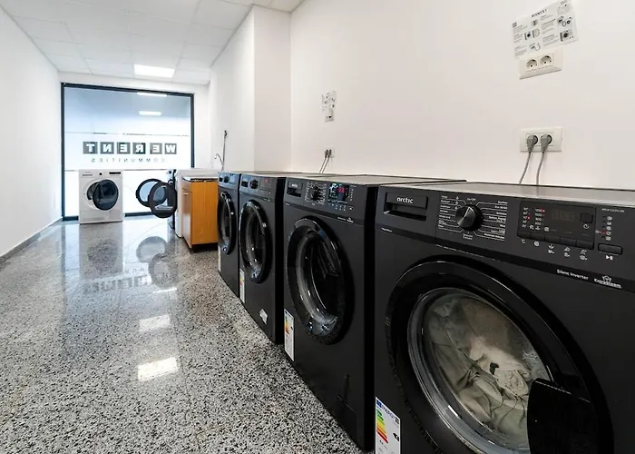 Downtown Urban W Balcony Vol 1 شقة