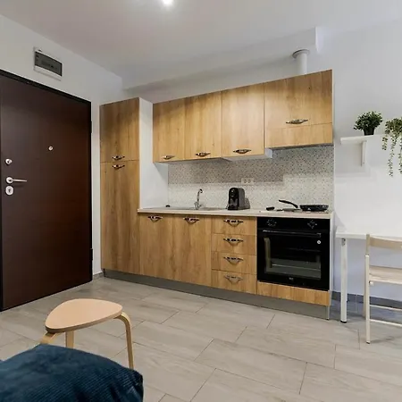 Downtown Urban W Balcony Vol 1 * Bükreş